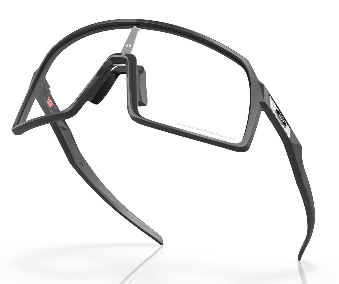 Oakley Sutro Matte Carbon Clear to Black Photochromic (9406 98)