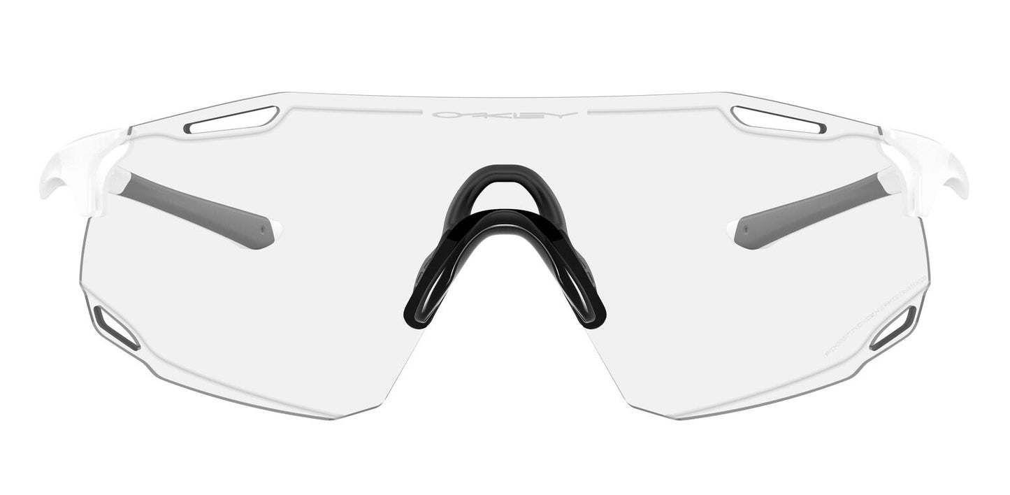 Oakley Cybr Dyno Matte White Clear To Black Iridium Photochromic OO9513D 01 (39)