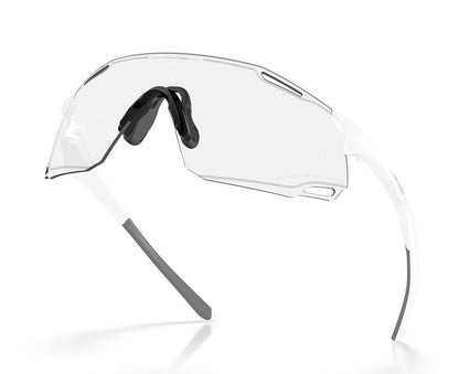 Oakley Cybr Dyno Matte White Clear To Black Iridium Photochromic OO9513D 01 (39)
